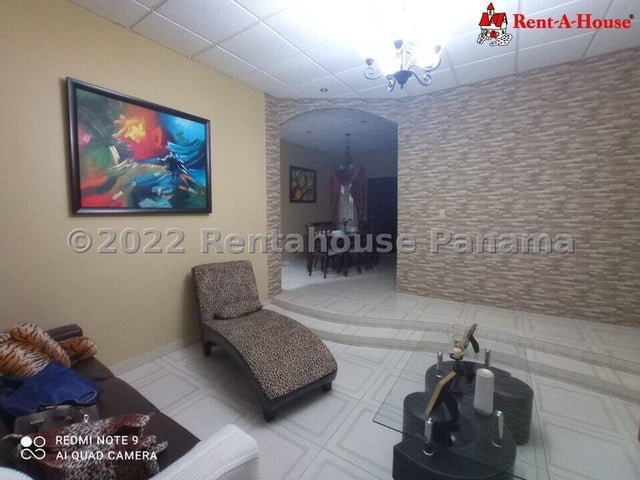 Luxurious Furnished Country House with Spacious Ranch